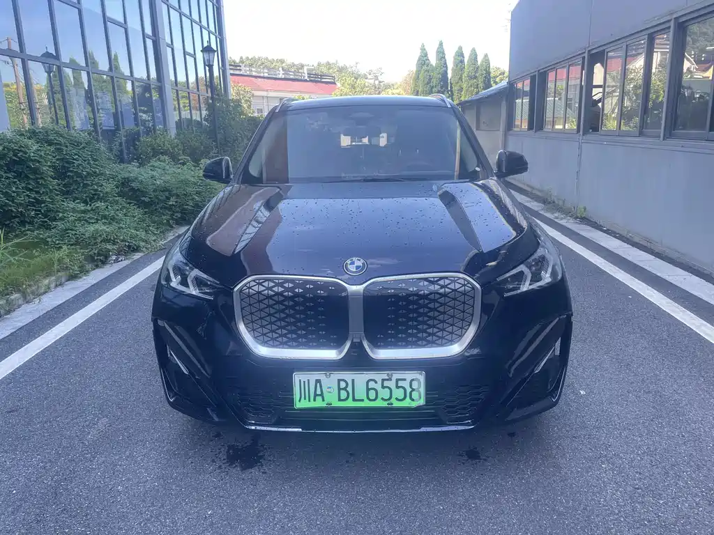 BMW iX1 2024