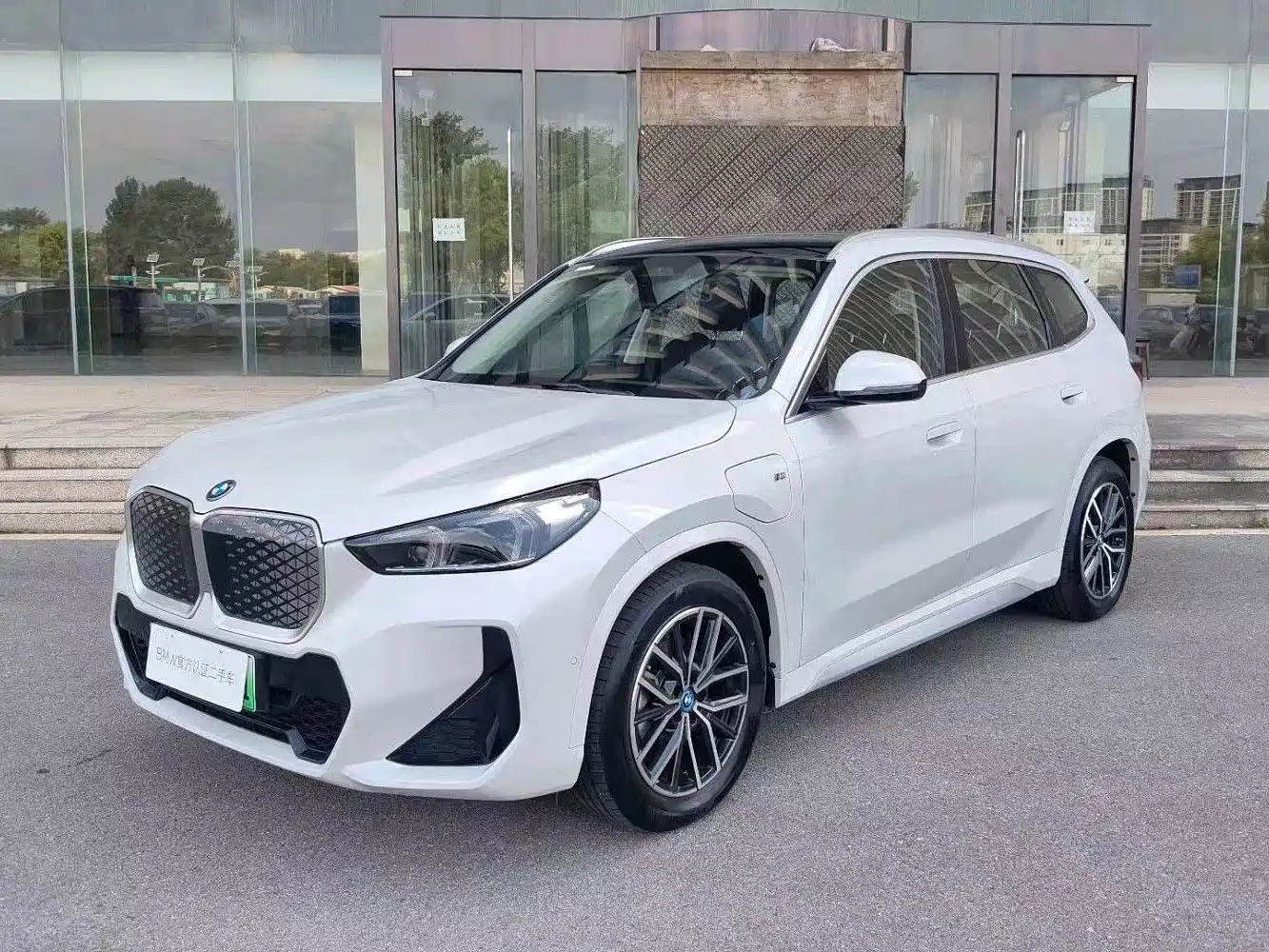 BMW iX1 2025