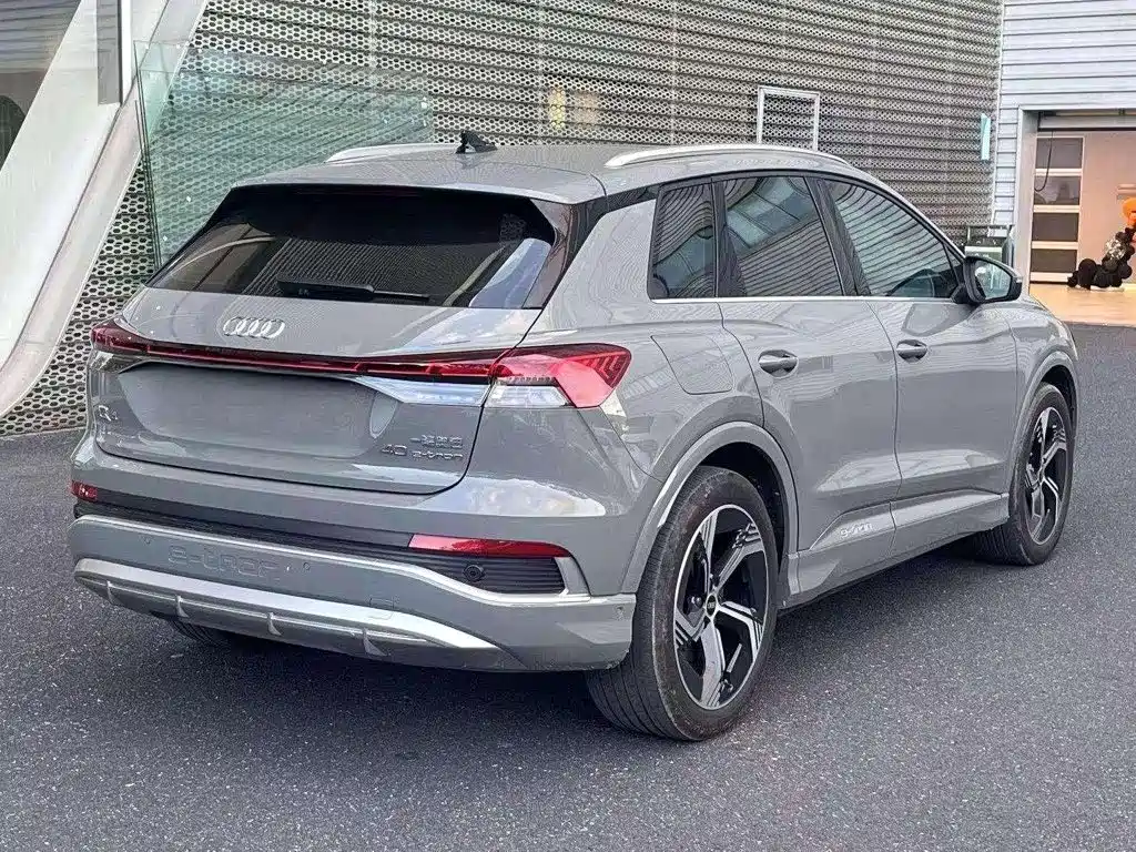Audi Q4 e-tron 2024