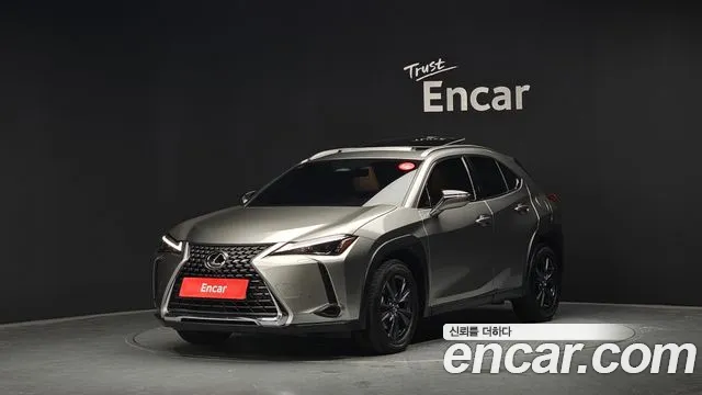 Lexus UX 2025