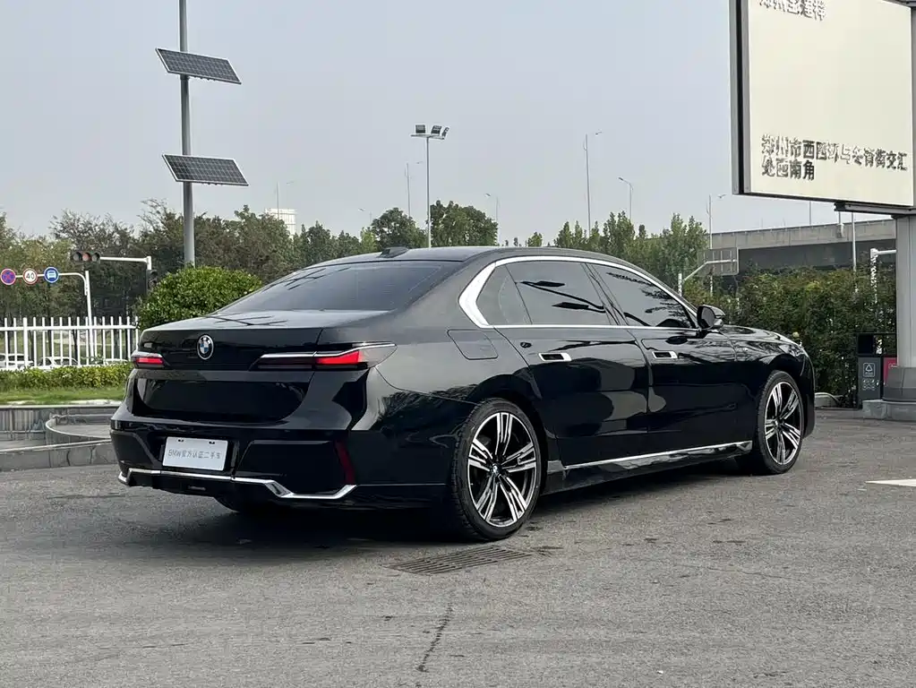 BMW 7 серии 2024