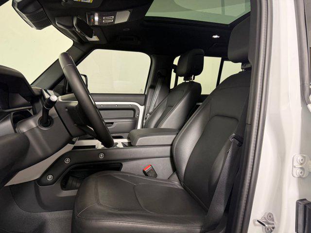 Land Rover Defender 2025