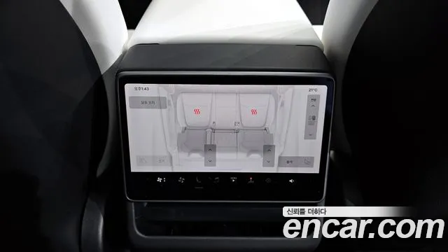 Tesla Model Y 2025