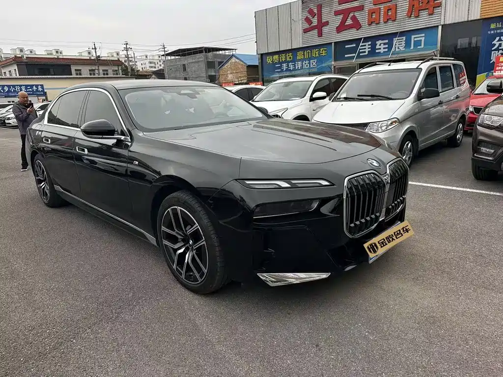 BMW 7 серии 2024