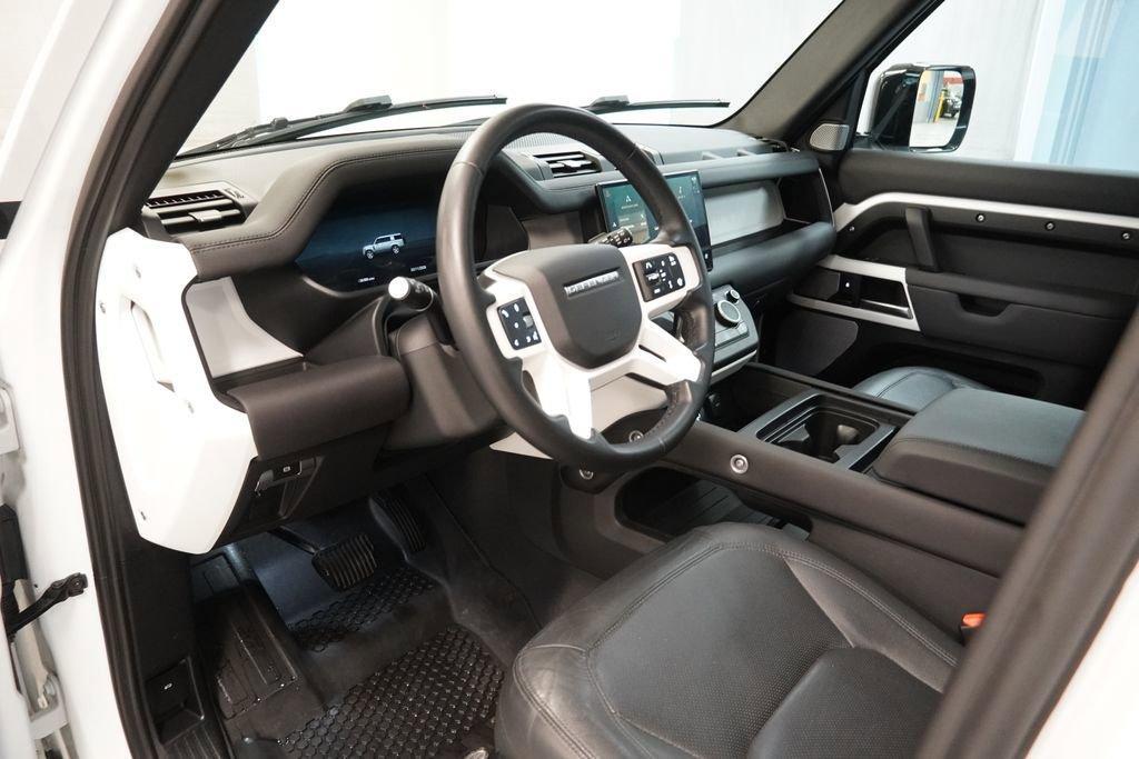 Land Rover Defender 2024