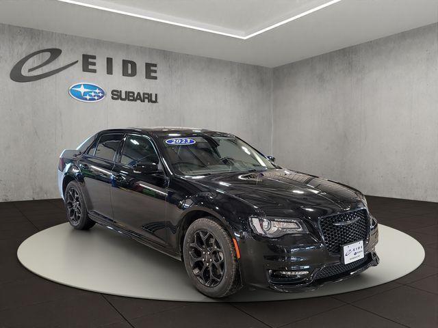 Chrysler 300 2023