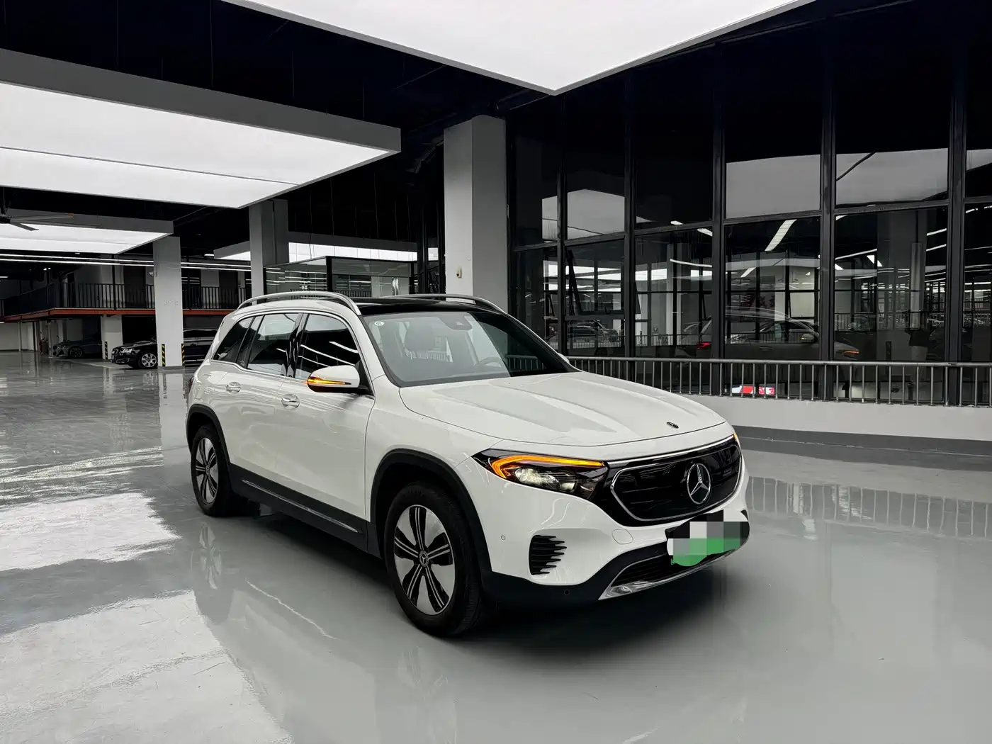 Mercedes-Benz EQB 2023