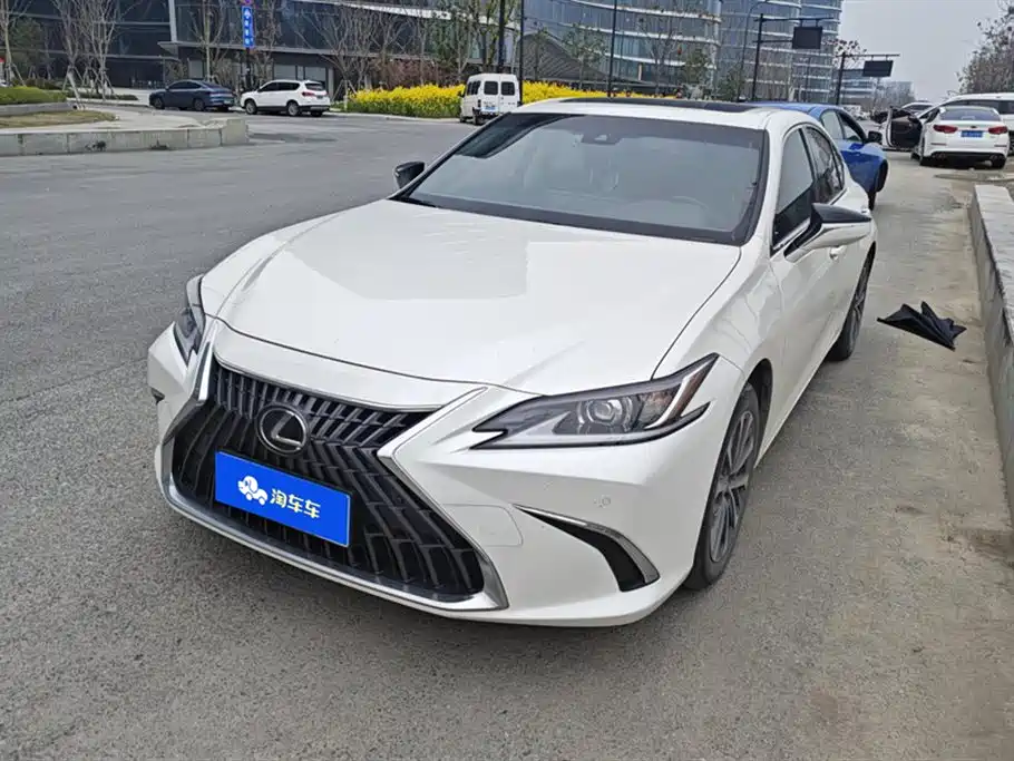 Lexus ES 2024