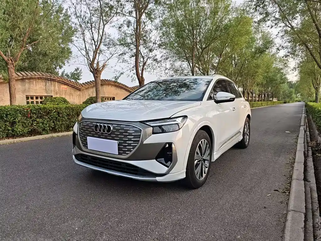 Audi Q4 e-tron 2024