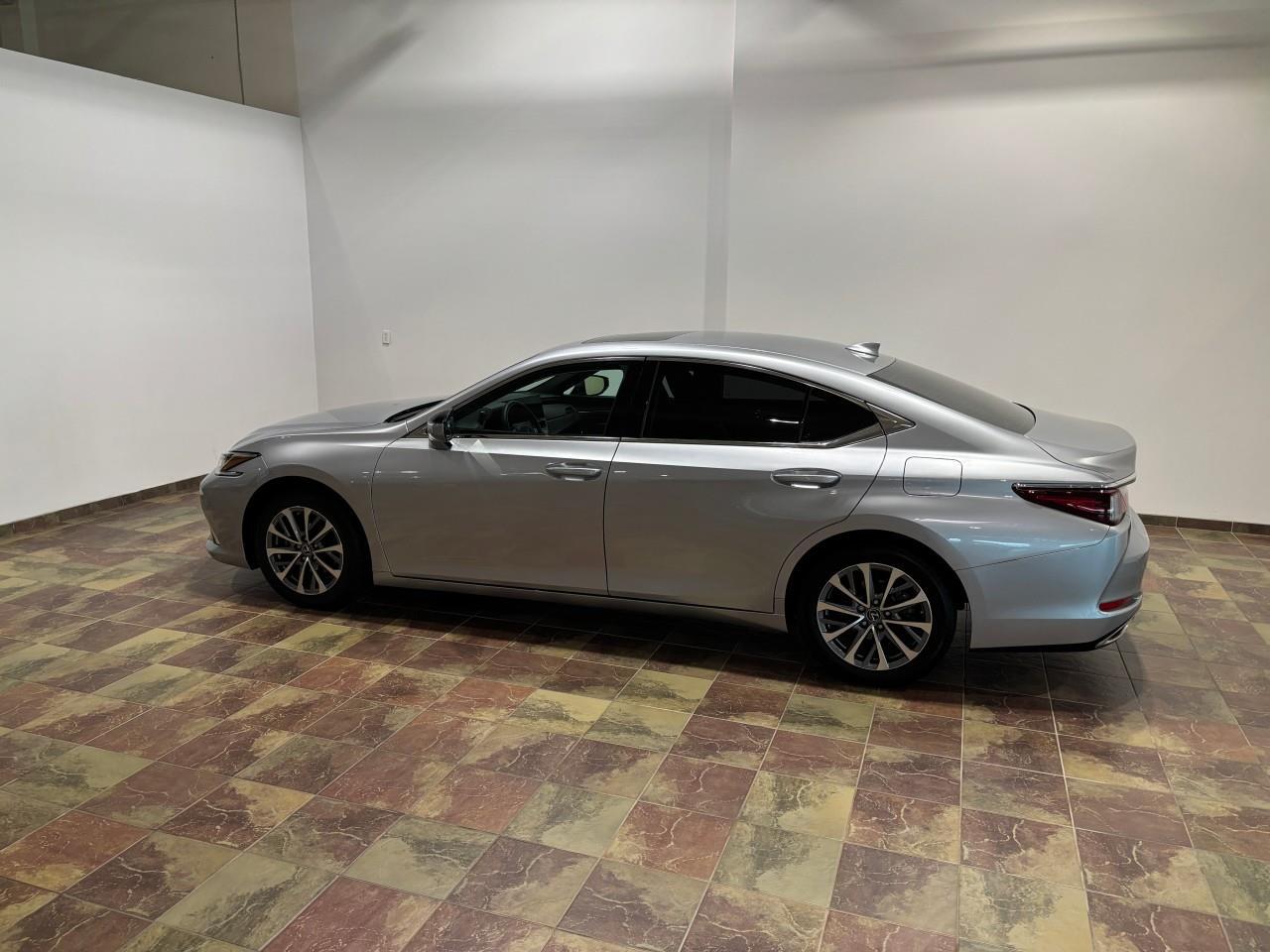 Lexus ES 2024
