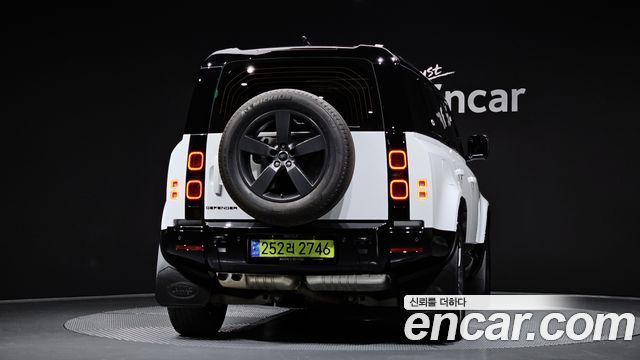 Land Rover Defender 2024