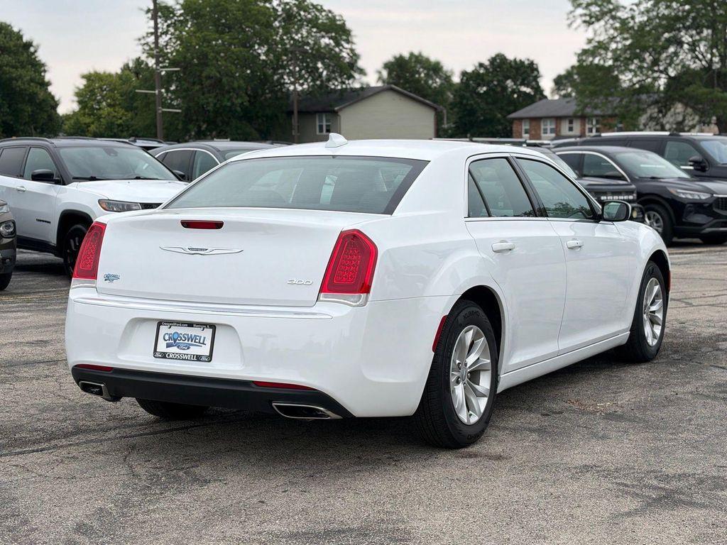 Chrysler 300 2023
