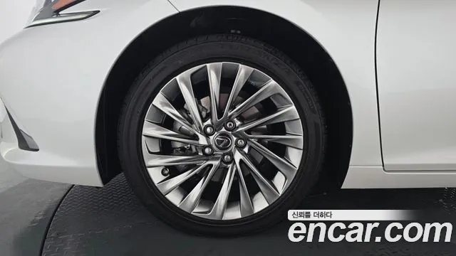 Lexus ES 2024