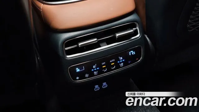 Genesis GV70 2025
