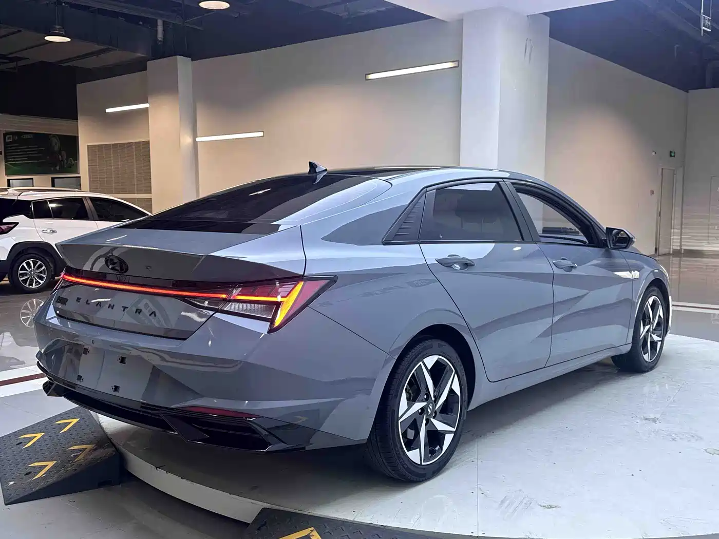 Hyundai Elantra 2022