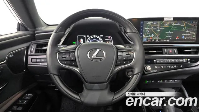 Lexus ES 2025