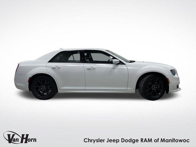 Chrysler 300 2023