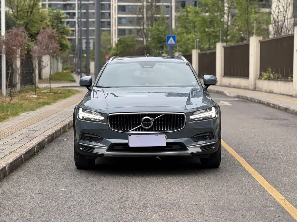 Volvo V90 2023
