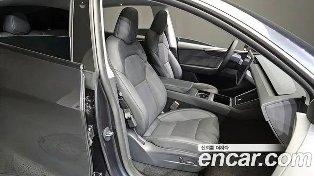 Tesla Model Y 2025