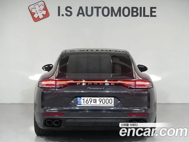 Porsche Panamera 2021