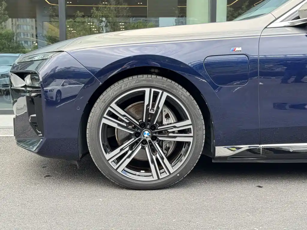 BMW i7 2025