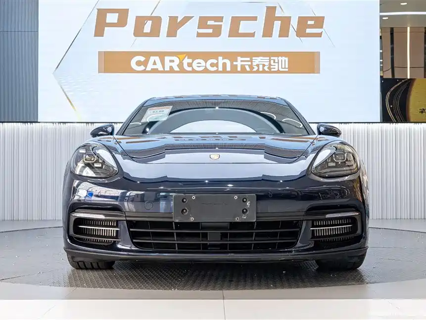 Porsche Panamera 2021