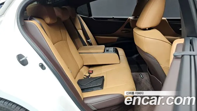 Lexus ES 2020