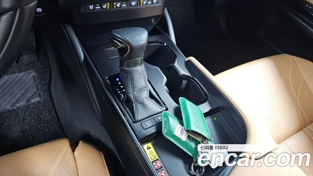 Lexus ES 2023