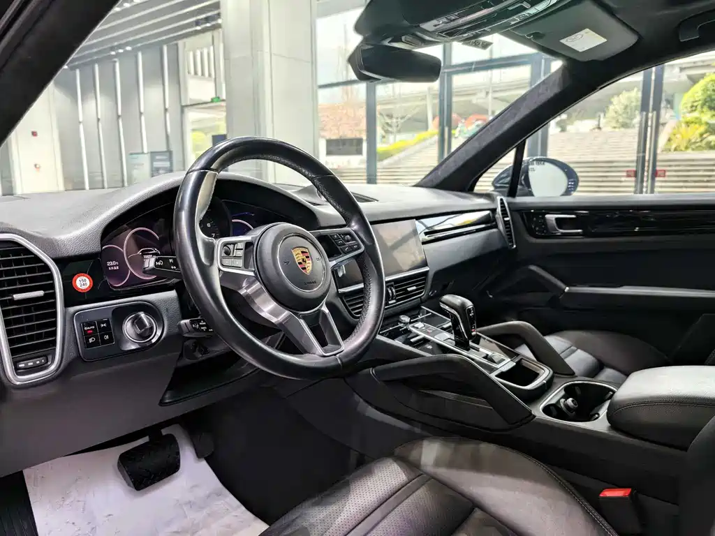 Porsche Cayenne 2021
