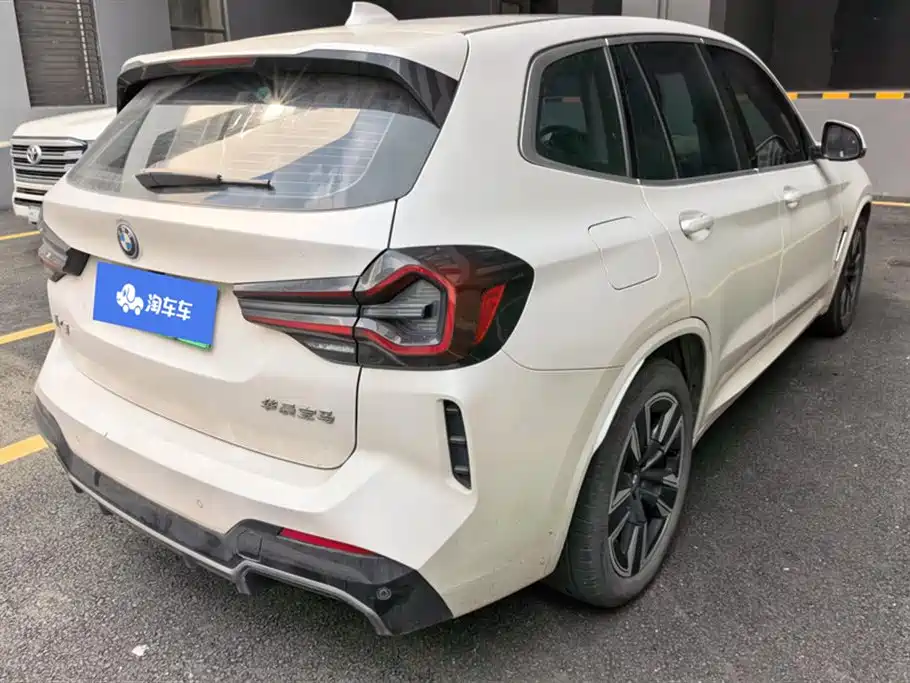 BMW iX3 2024
