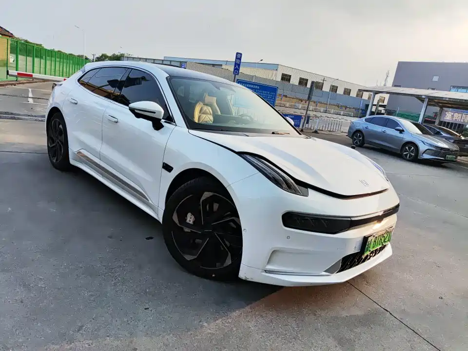 Zeekr 001 2023