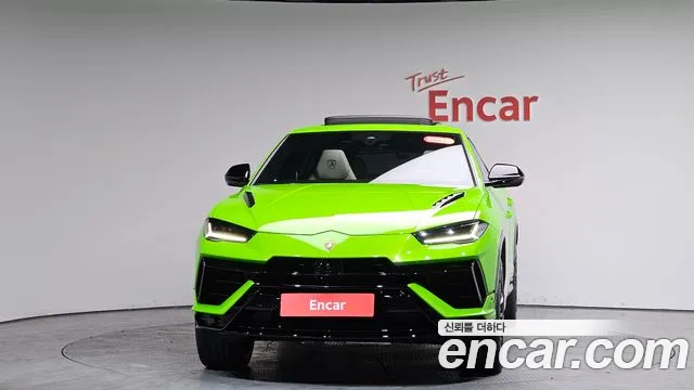 Lamborghini Urus 2024
