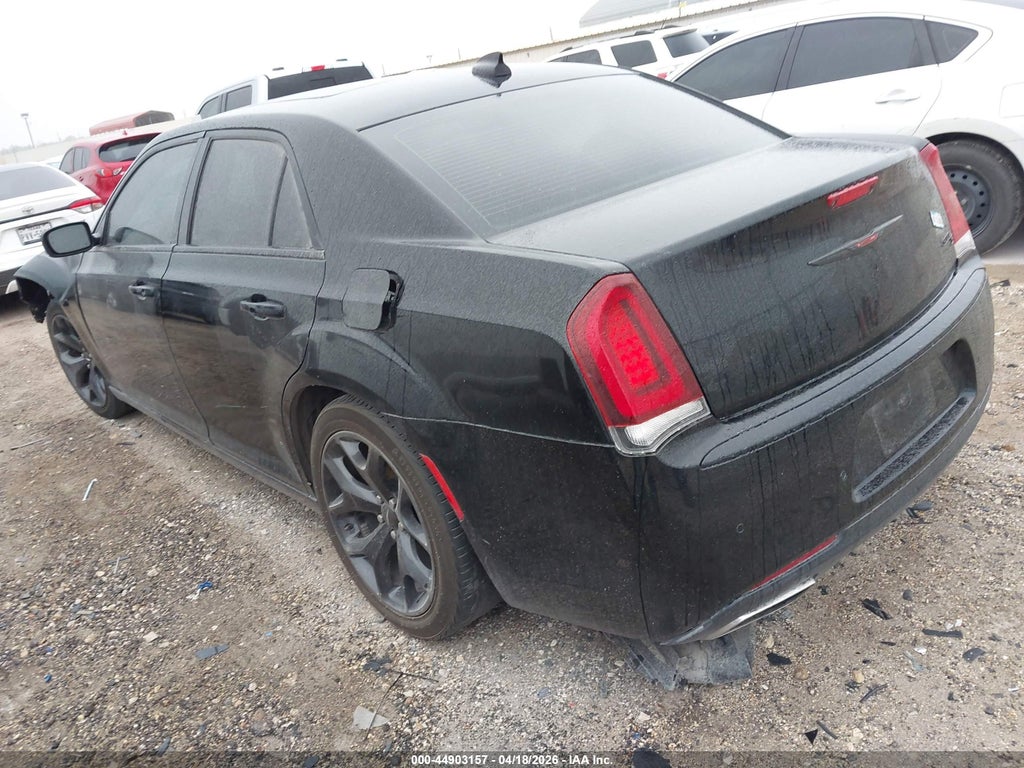 Chrysler 300 2021