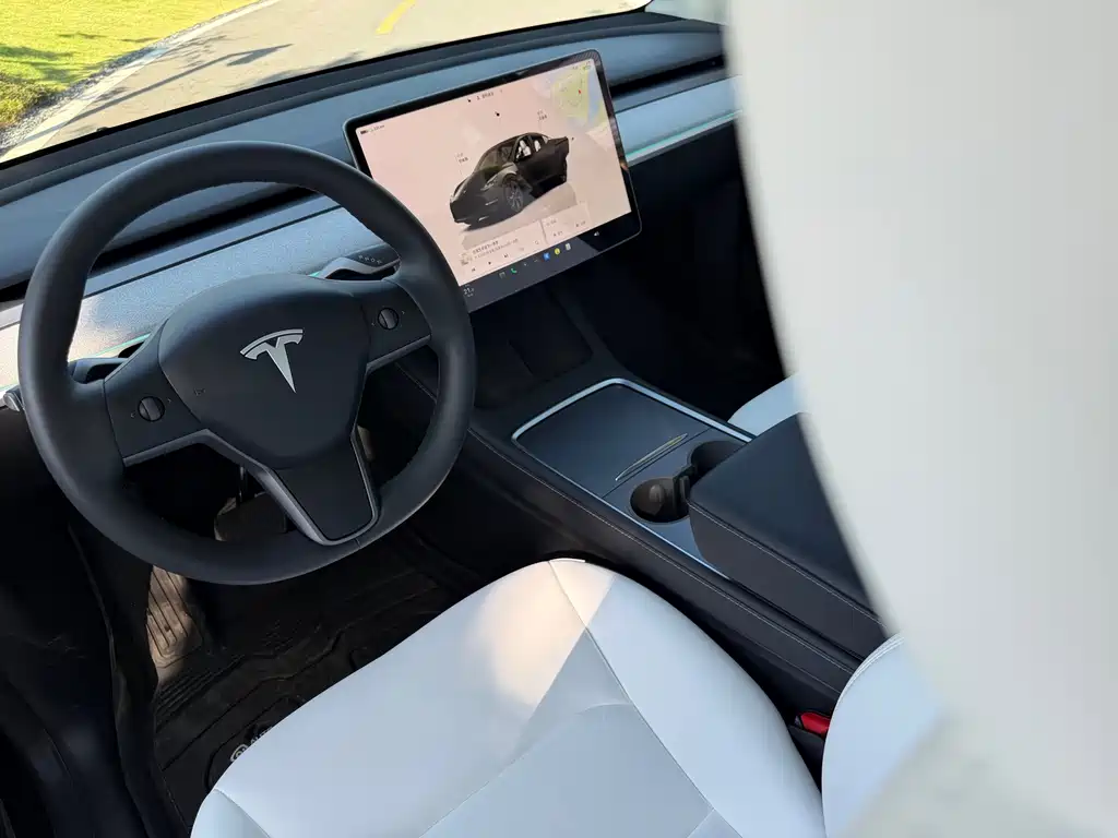Tesla Model Y 2023