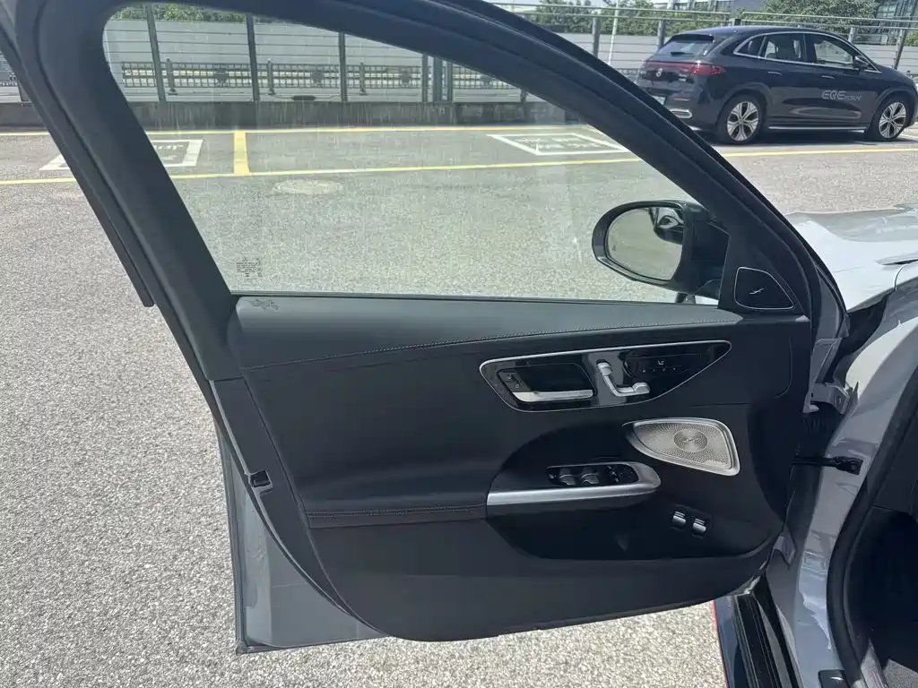 Mercedes-Benz C-Класс 2025