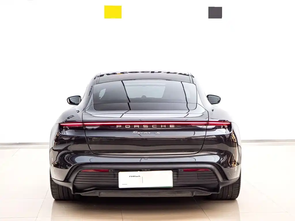 Porsche Taycan 2022