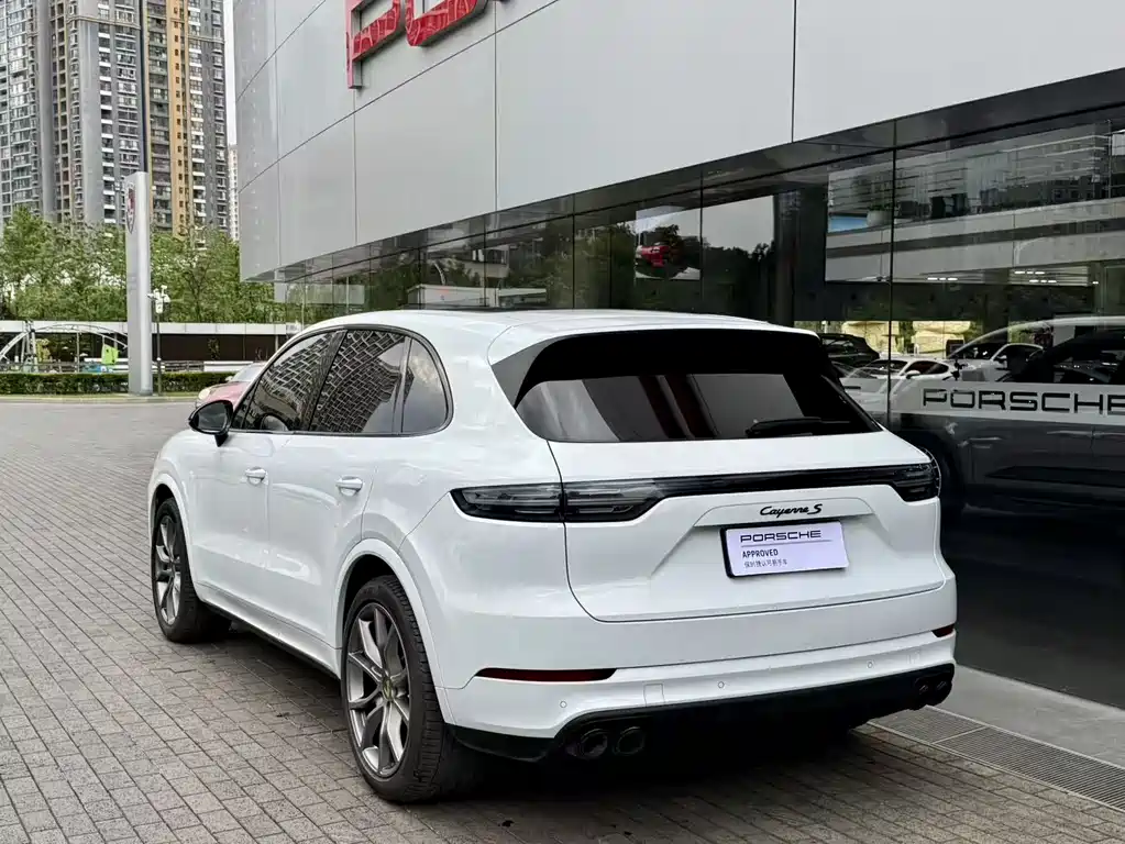 Porsche Cayenne 2022