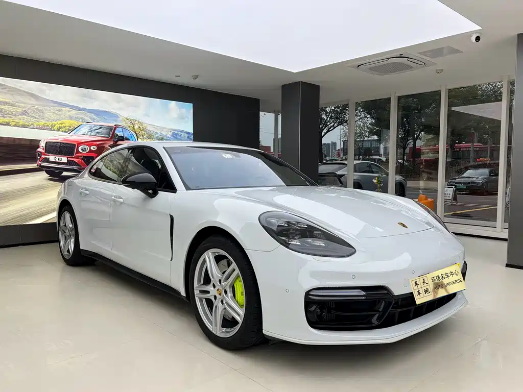 Porsche Panamera 2021