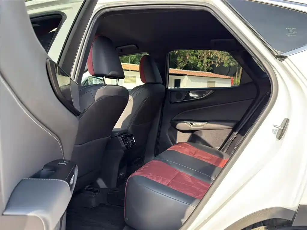 Lexus NX 2023