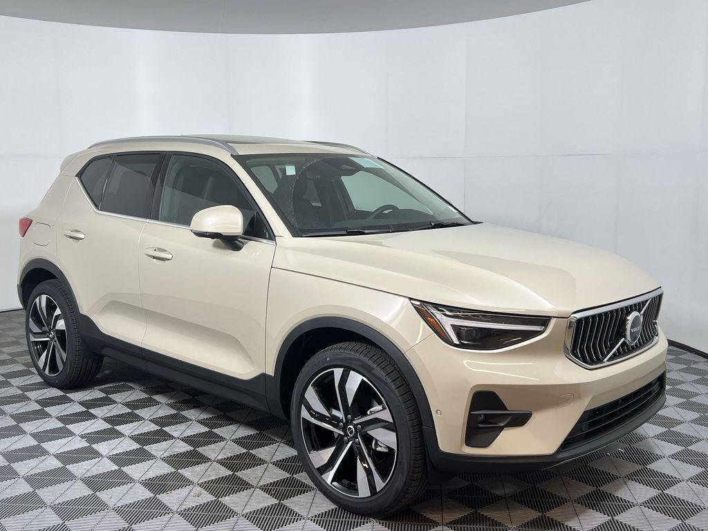 Volvo XC40 2025