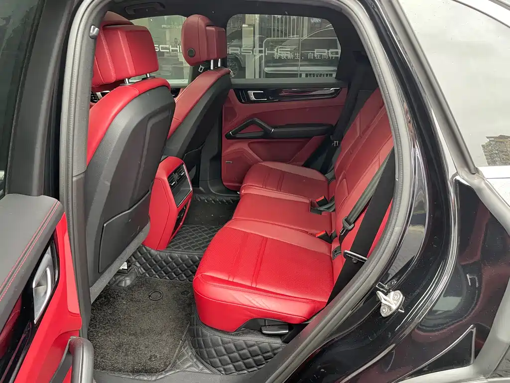 Porsche Cayenne 2021