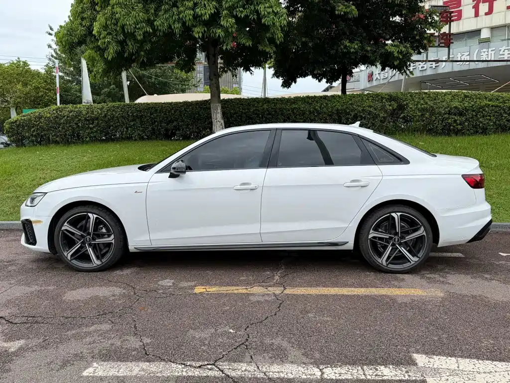 Audi A4 2025