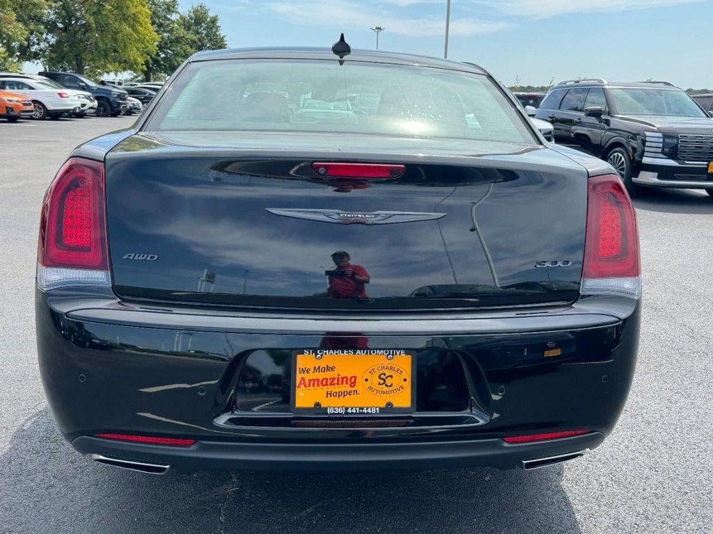 Chrysler 300 2022