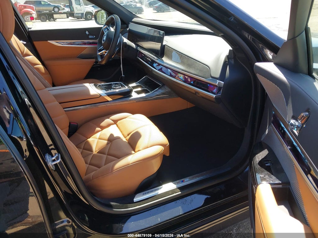 BMW 740 2024