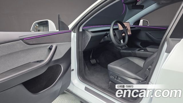 Tesla Model Y 2025