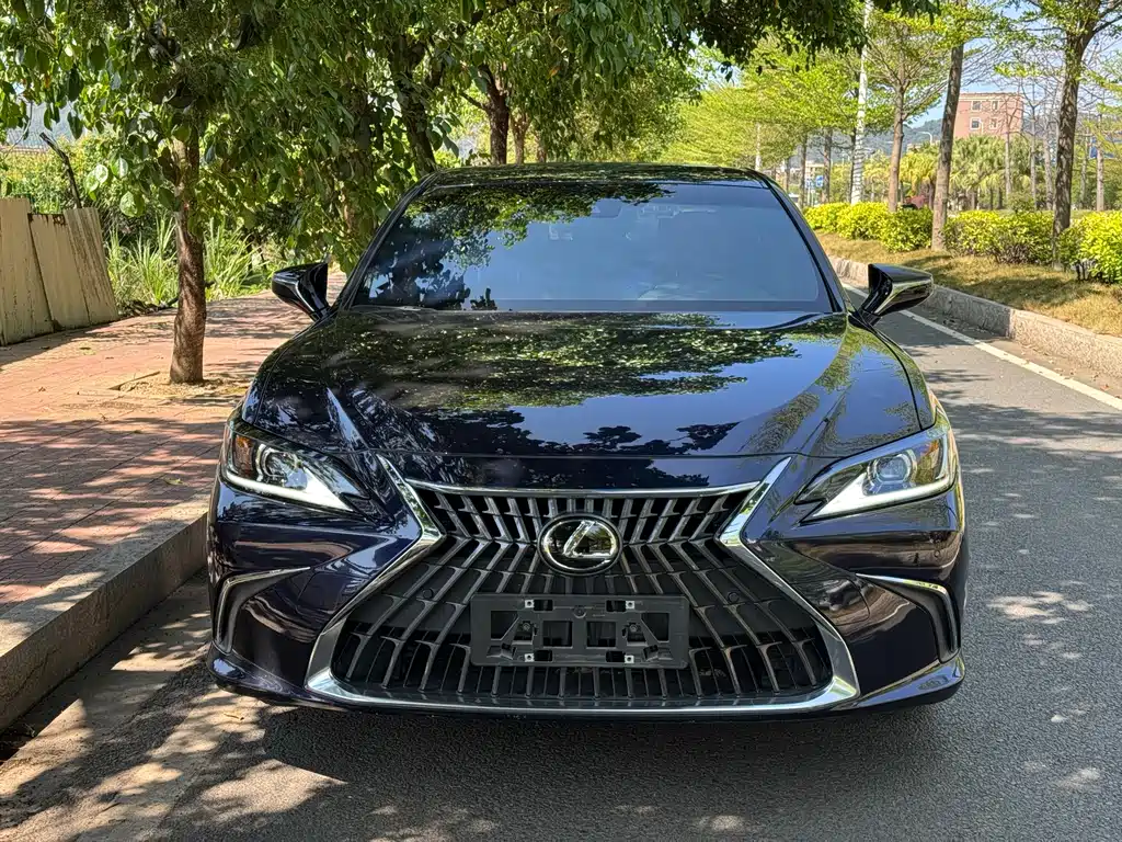 Lexus ES 2022