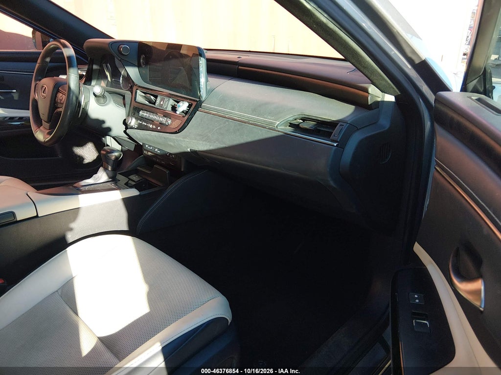 Lexus ES 2022