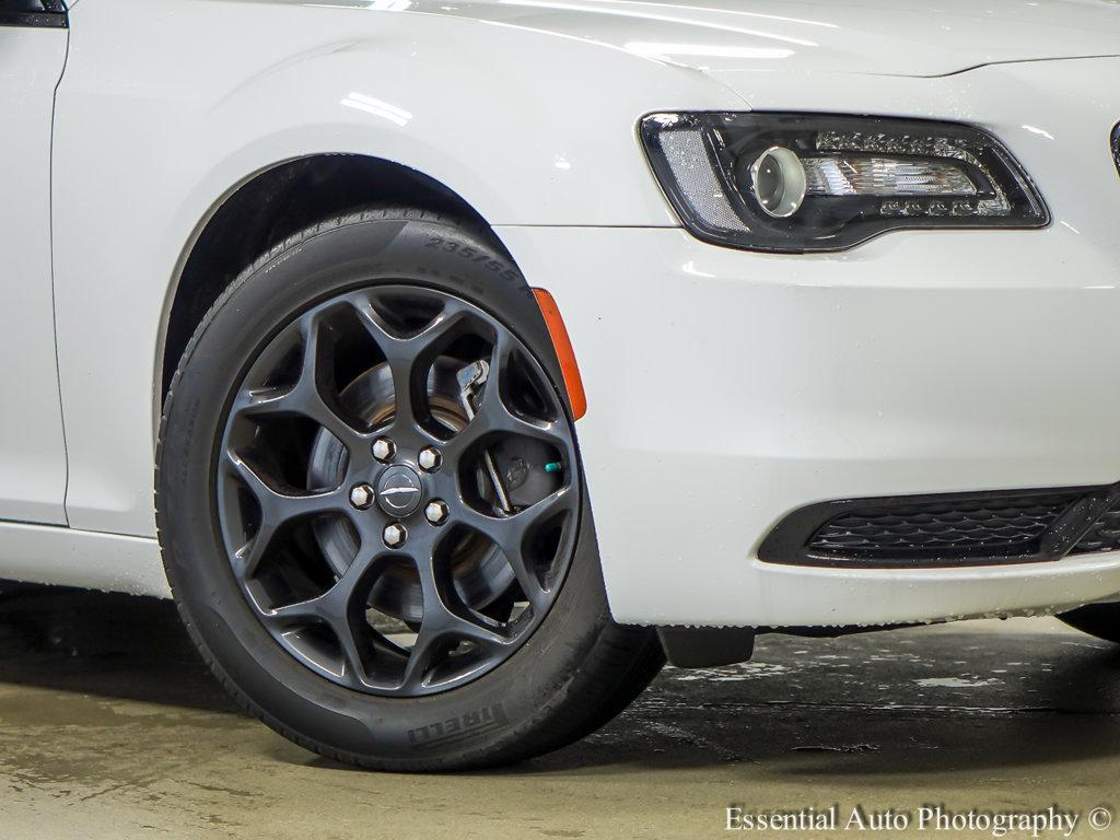 Chrysler 300 2021