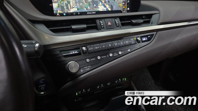 Lexus ES 2021