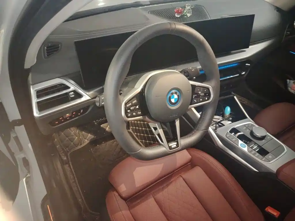 BMW i3 2025